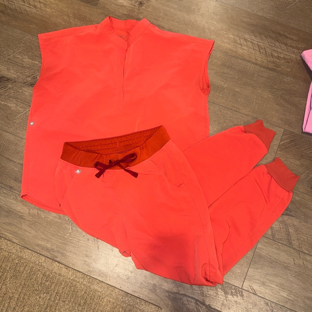 Orange Figs scrub set